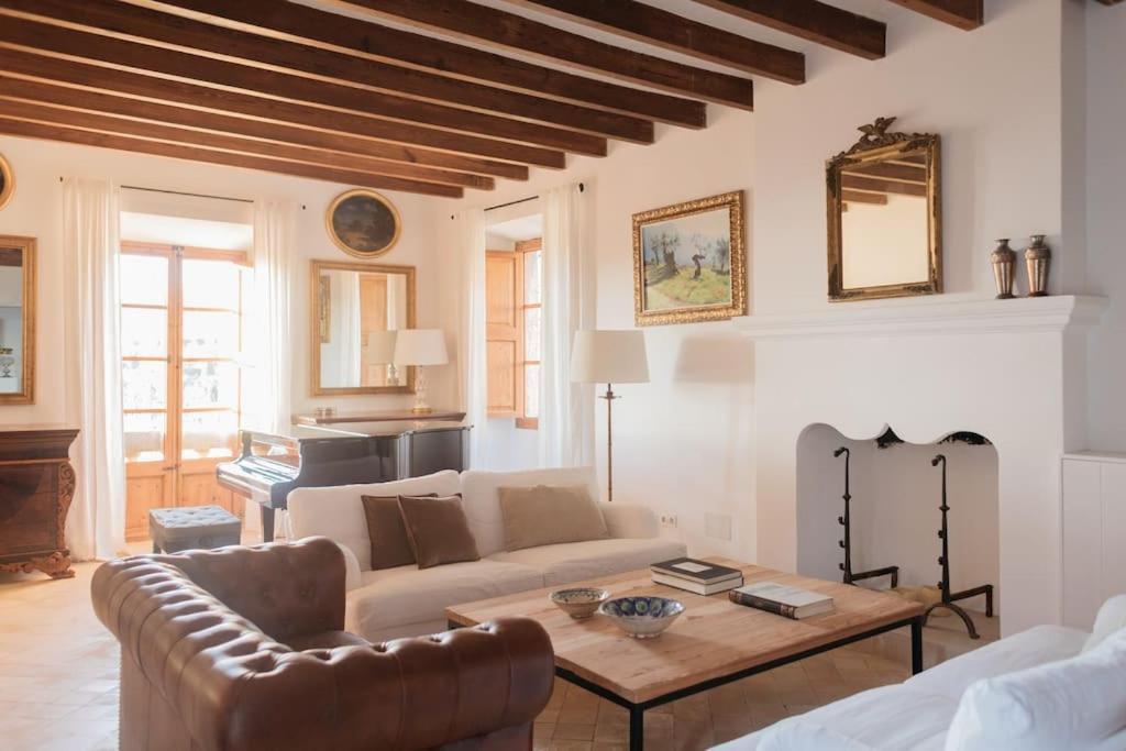 Fully Renovated Manor House In The Heart Of