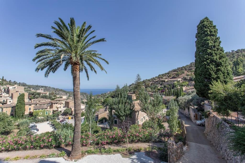 Fully Renovated Manor House In The Heart Of