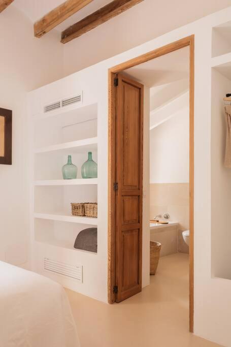 Fully Renovated Manor House In The Heart Of
