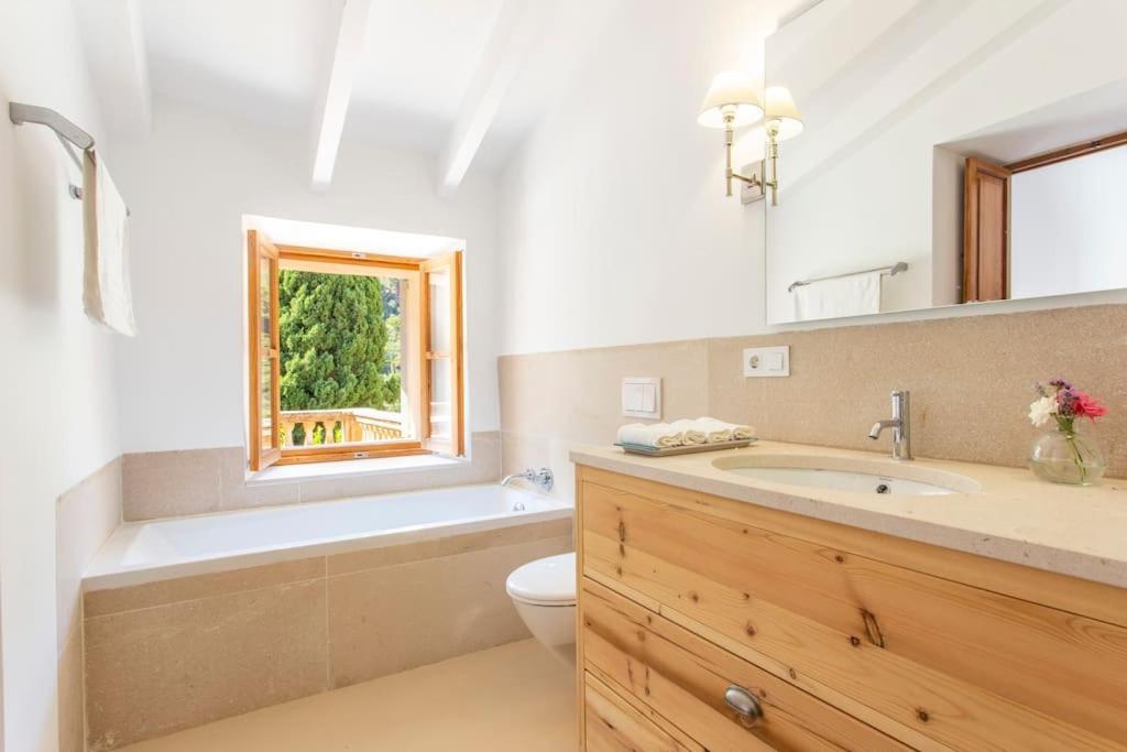 Fully Renovated Manor House In The Heart Of *